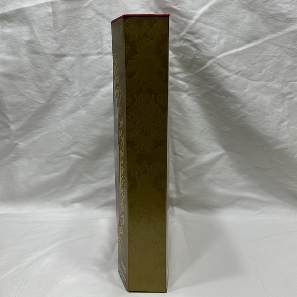 Holiday Elegance Barbie - Picture 3 of 9